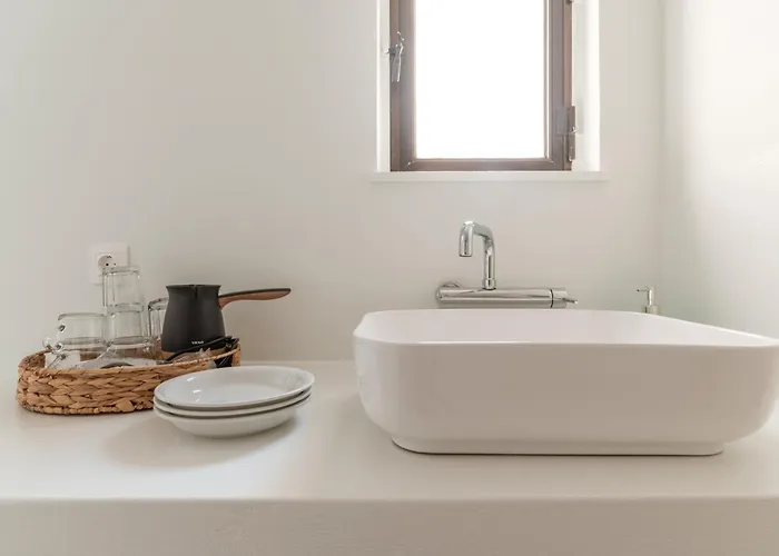 A Tinian 5 3* Tínos